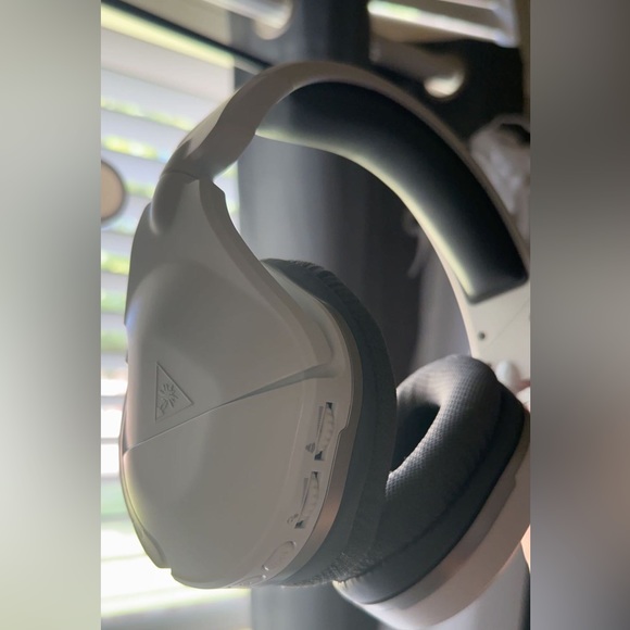 Xbox one with all it needs. - Picture 2 of 5